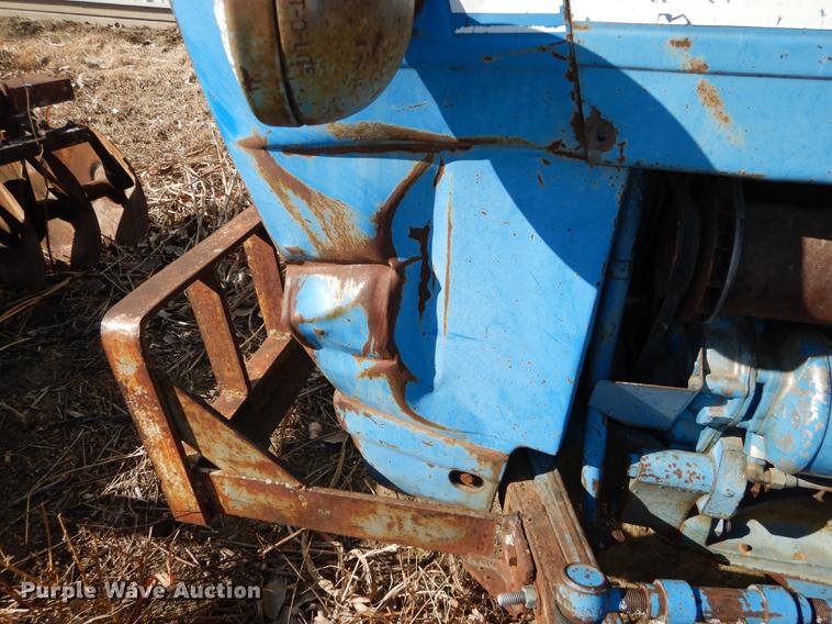 image for item J5529 1972 Ford tractor