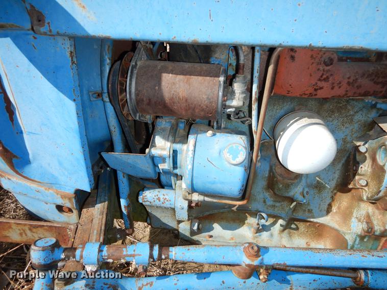 image for item J5529 1972 Ford tractor