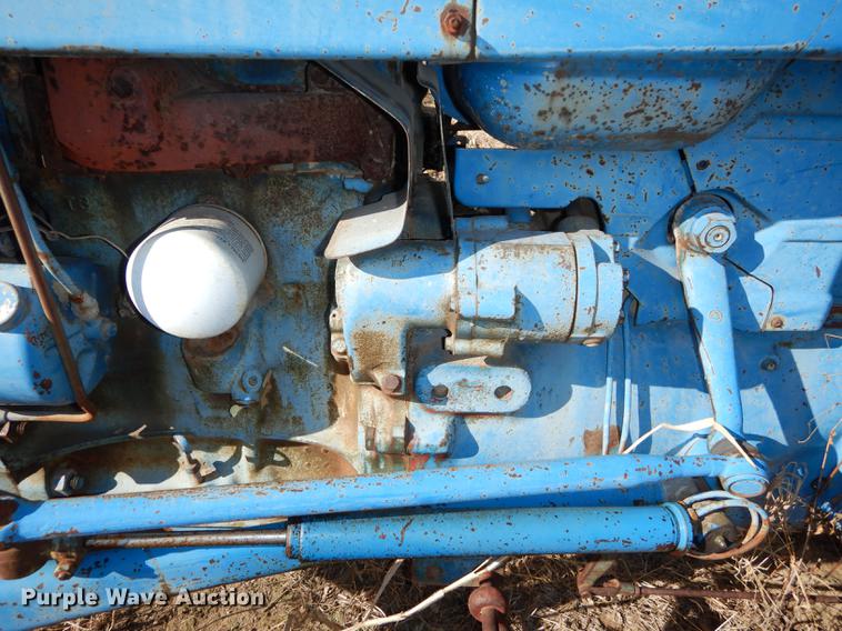 image for item J5529 1972 Ford tractor
