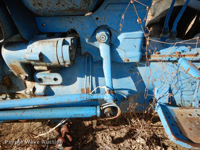 image for item J5529 1972 Ford tractor