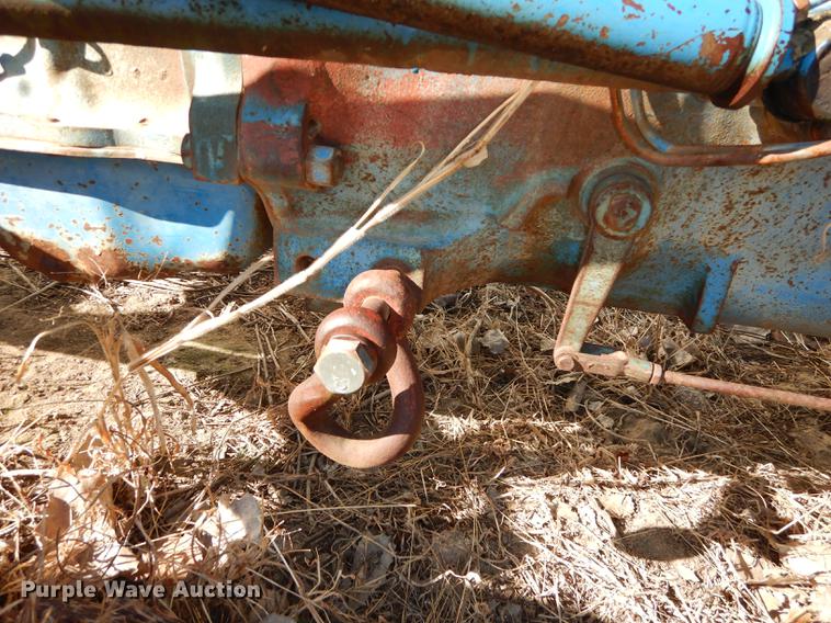 image for item J5529 1972 Ford tractor