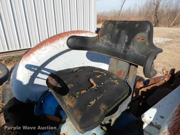image for item J5529 1972 Ford tractor