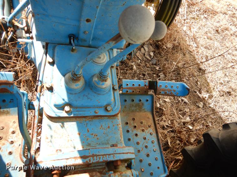 image for item J5529 1972 Ford tractor