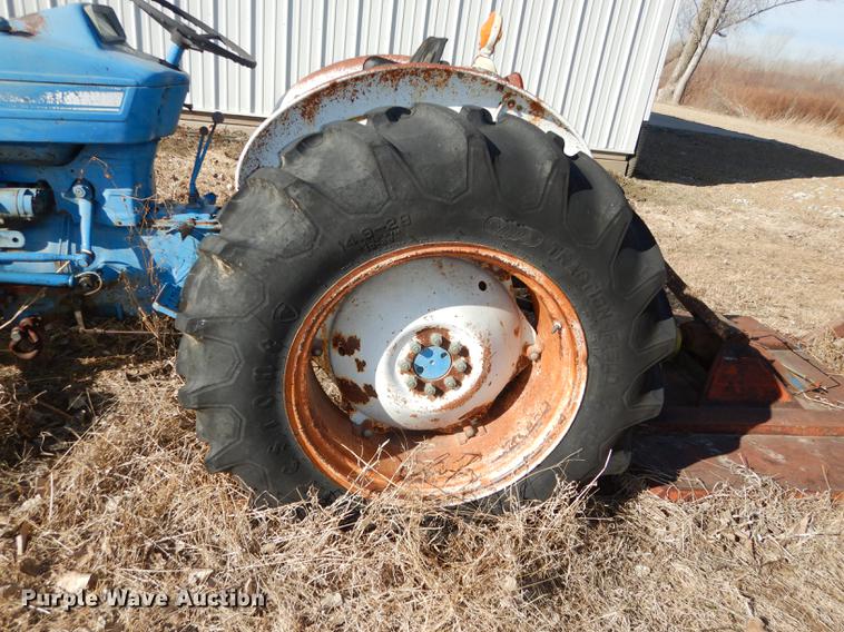 image for item J5529 1972 Ford tractor