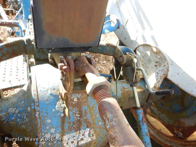 image for item J5529 1972 Ford tractor