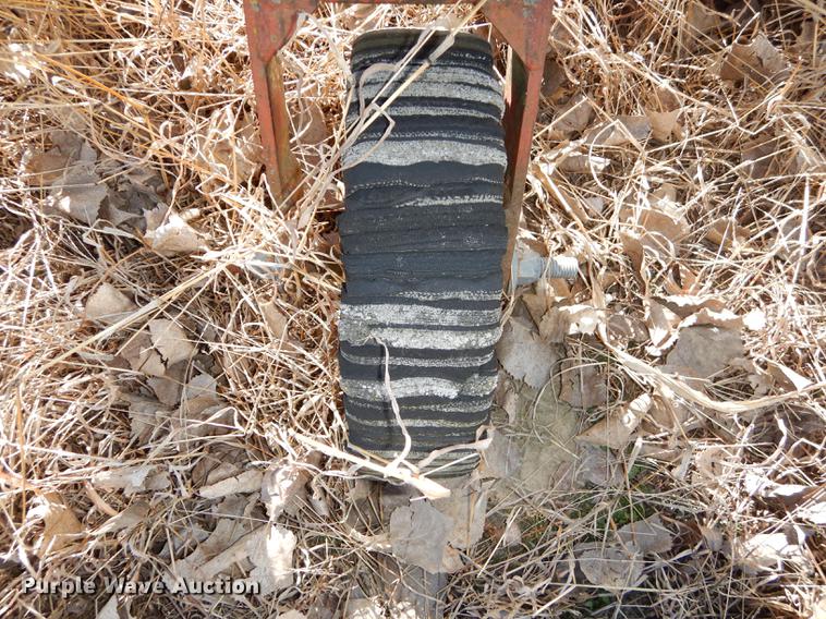 image for item J5529 1972 Ford tractor