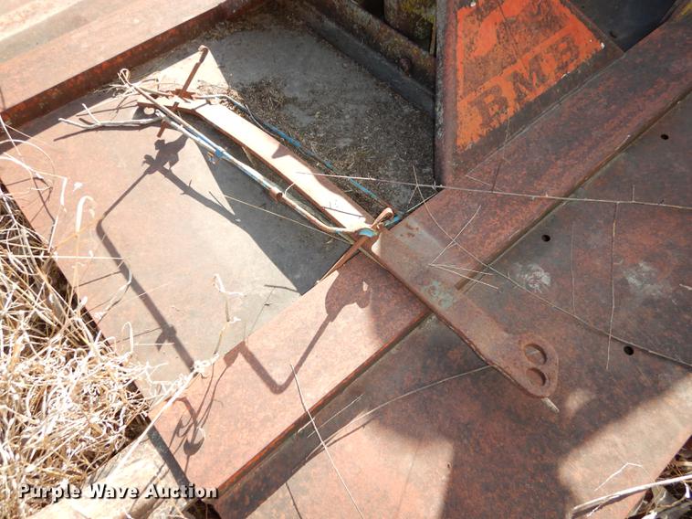 image for item J5529 1972 Ford tractor