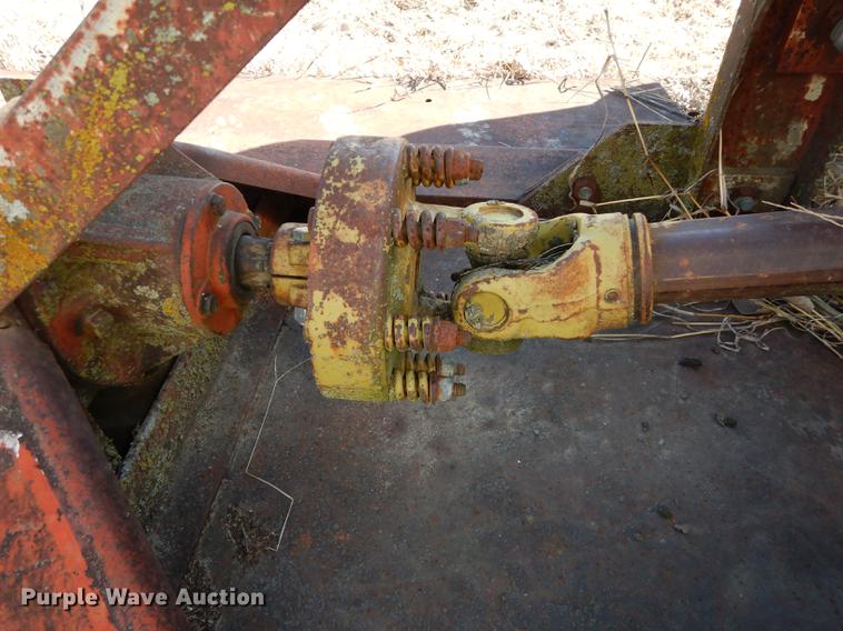 image for item J5529 1972 Ford tractor