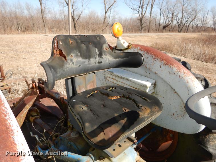 image for item J5529 1972 Ford tractor
