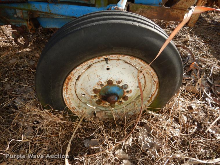 image for item J5529 1972 Ford tractor