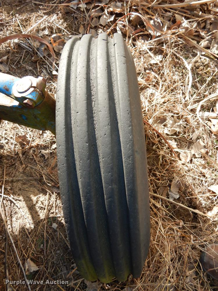 image for item J5529 1972 Ford tractor