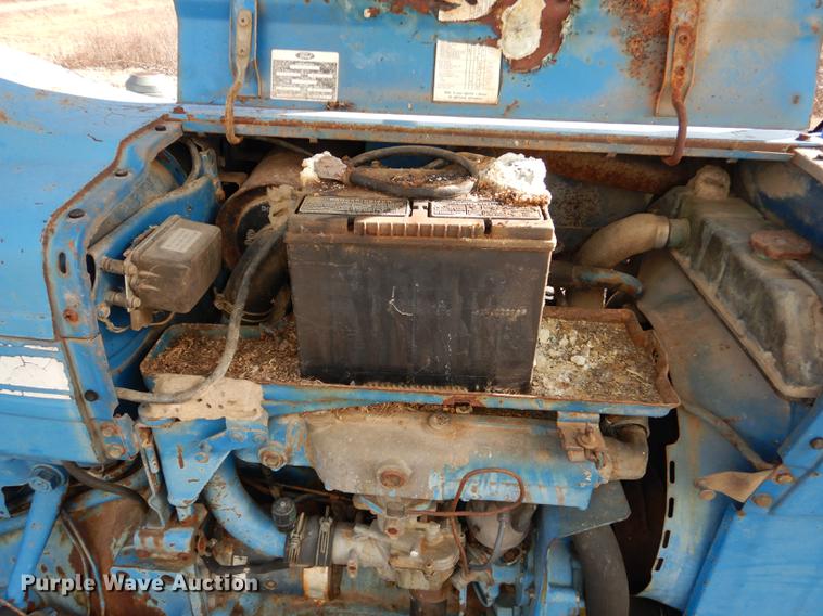 image for item J5529 1972 Ford tractor
