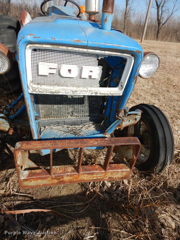 image for item J5529 1972 Ford tractor