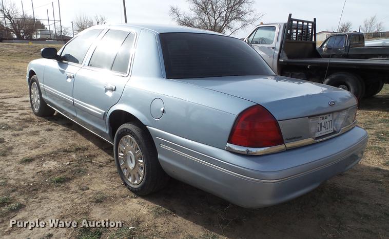 image for item BJ9783 2005 Ford Crown Victoria Police Interceptor