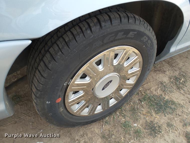 image for item BJ9783 2005 Ford Crown Victoria Police Interceptor