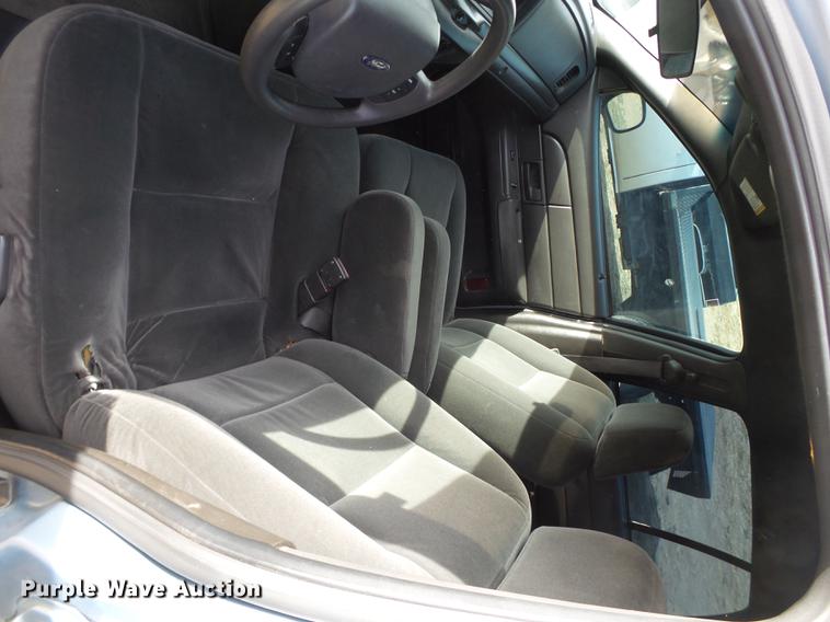 image for item BJ9783 2005 Ford Crown Victoria Police Interceptor