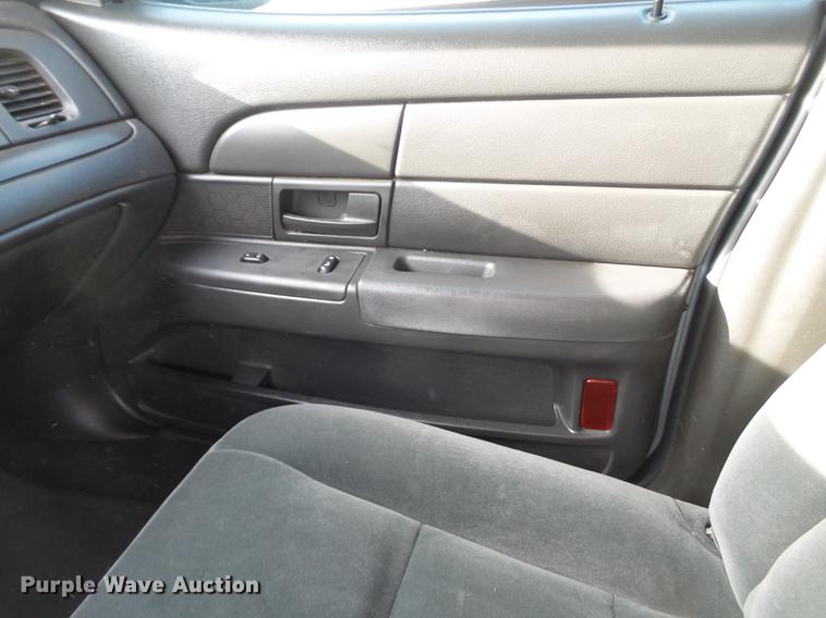 image for item BJ9783 2005 Ford Crown Victoria Police Interceptor