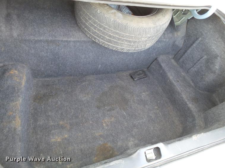 image for item BJ9783 2005 Ford Crown Victoria Police Interceptor