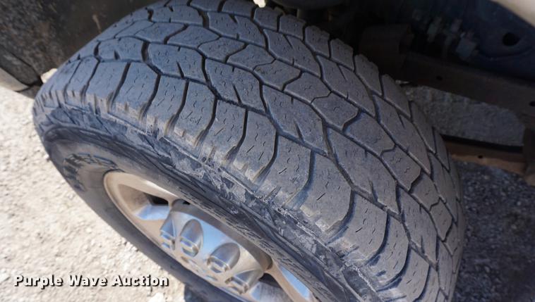 image for item DB0363 2007 Dodge Ram 2500 Quad Cab flatbed truck