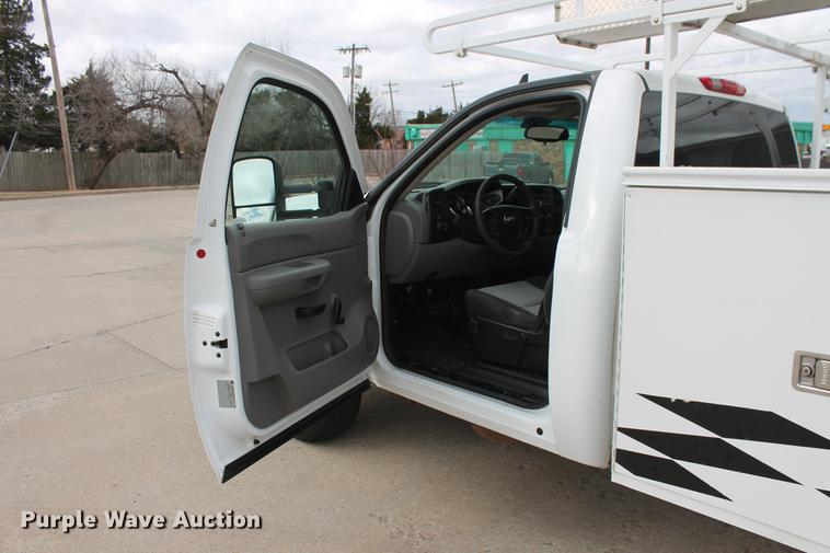 image for item DB5099 2008 Chevrolet Silverado 2500HD utility bed pickup truck