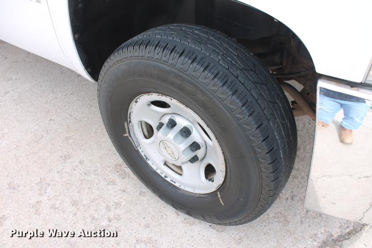 image for item DB5099 2008 Chevrolet Silverado 2500HD utility bed pickup truck