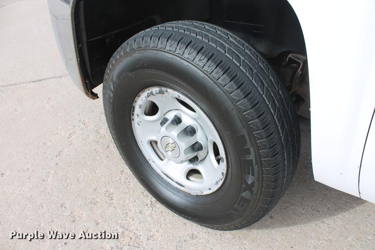 image for item DB5099 2008 Chevrolet Silverado 2500HD utility bed pickup truck