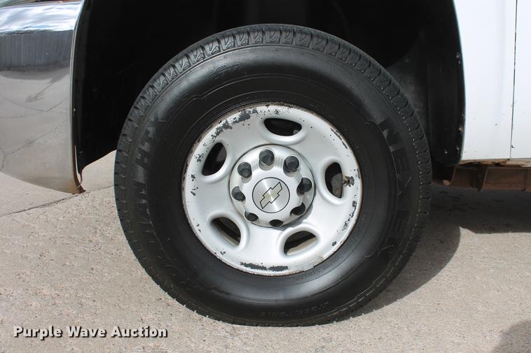 image for item DB5099 2008 Chevrolet Silverado 2500HD utility bed pickup truck