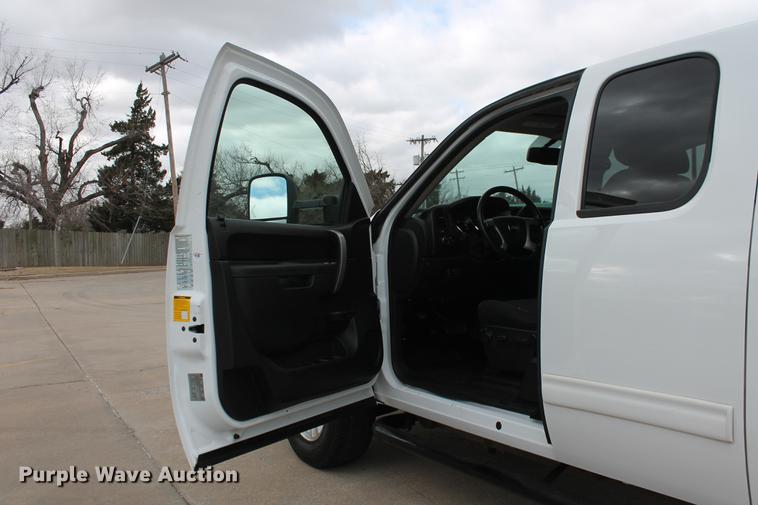 image for item DB5102 2010 Chevrolet Silverado 2500HD Z71 Ext. Cab pickup truck
