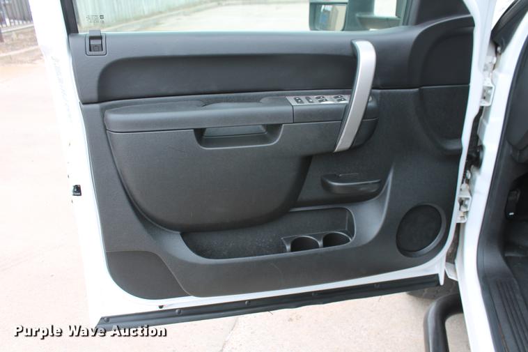 image for item DB5102 2010 Chevrolet Silverado 2500HD Z71 Ext. Cab pickup truck