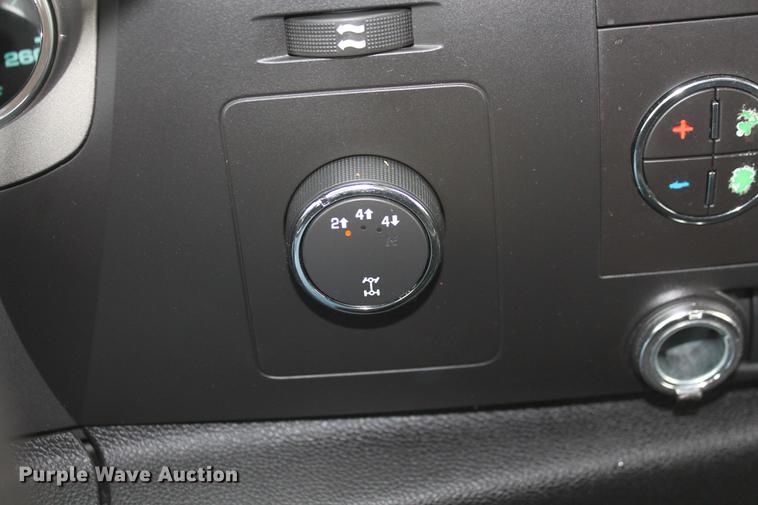 image for item DB5102 2010 Chevrolet Silverado 2500HD Z71 Ext. Cab pickup truck