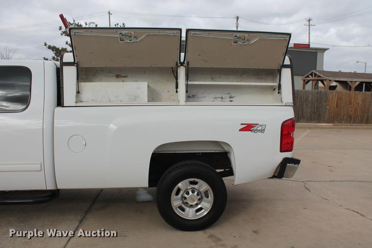 image for item DB5102 2010 Chevrolet Silverado 2500HD Z71 Ext. Cab pickup truck