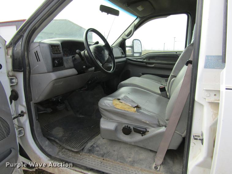 image for item DB6647 2001 Ford F350 Super Duty Crew Cab flatbed pickup truck