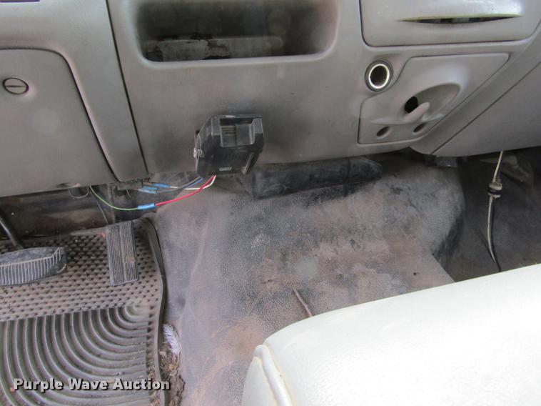 image for item DB6647 2001 Ford F350 Super Duty Crew Cab flatbed pickup truck