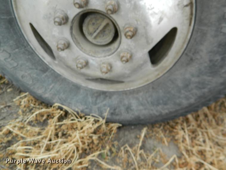 image for item DB6647 2001 Ford F350 Super Duty Crew Cab flatbed pickup truck