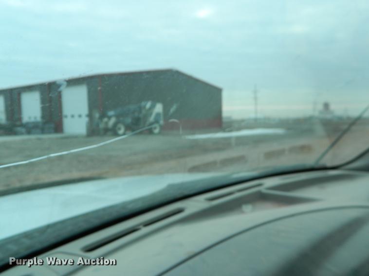 image for item DB6647 2001 Ford F350 Super Duty Crew Cab flatbed pickup truck