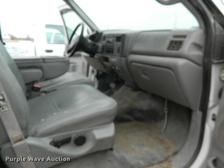 image for item DB6647 2001 Ford F350 Super Duty Crew Cab flatbed pickup truck