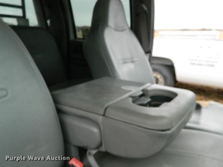 image for item DB6647 2001 Ford F350 Super Duty Crew Cab flatbed pickup truck