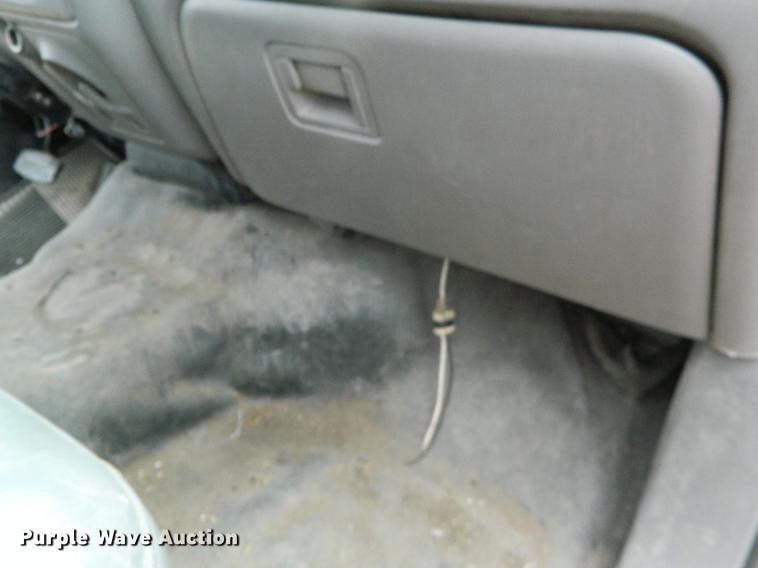 image for item DB6647 2001 Ford F350 Super Duty Crew Cab flatbed pickup truck