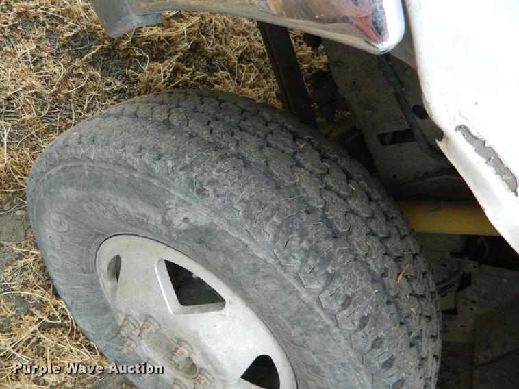 image for item DB6647 2001 Ford F350 Super Duty Crew Cab flatbed pickup truck