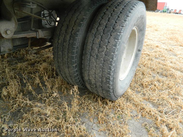 image for item DB6647 2001 Ford F350 Super Duty Crew Cab flatbed pickup truck