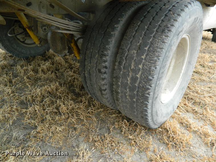 image for item DB6647 2001 Ford F350 Super Duty Crew Cab flatbed pickup truck