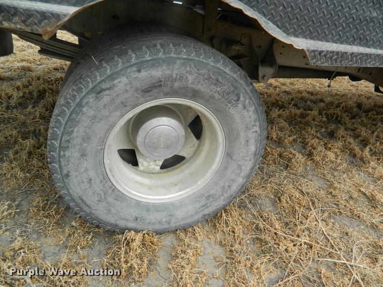 image for item DB6647 2001 Ford F350 Super Duty Crew Cab flatbed pickup truck