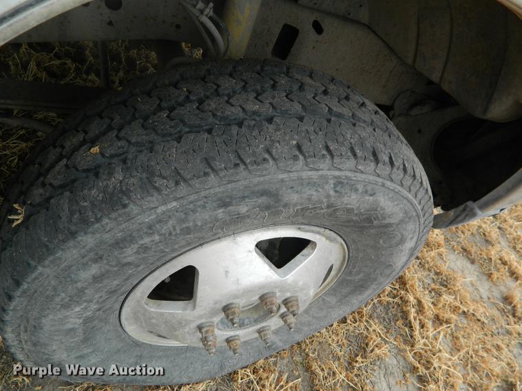 image for item DB6647 2001 Ford F350 Super Duty Crew Cab flatbed pickup truck