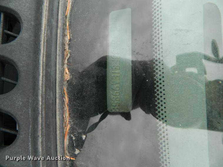 image for item DB6647 2001 Ford F350 Super Duty Crew Cab flatbed pickup truck