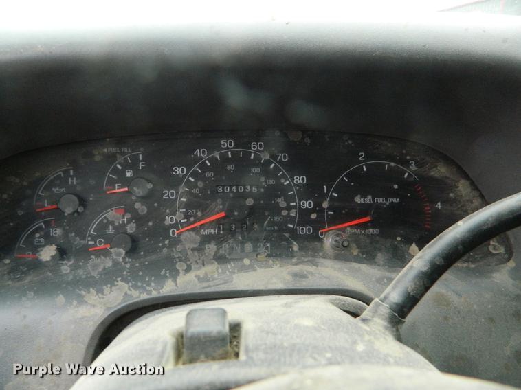 image for item DB6647 2001 Ford F350 Super Duty Crew Cab flatbed pickup truck