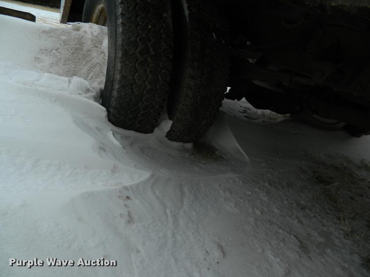 image for item DB6672 1975 Ford F350 flatbed pickup truck