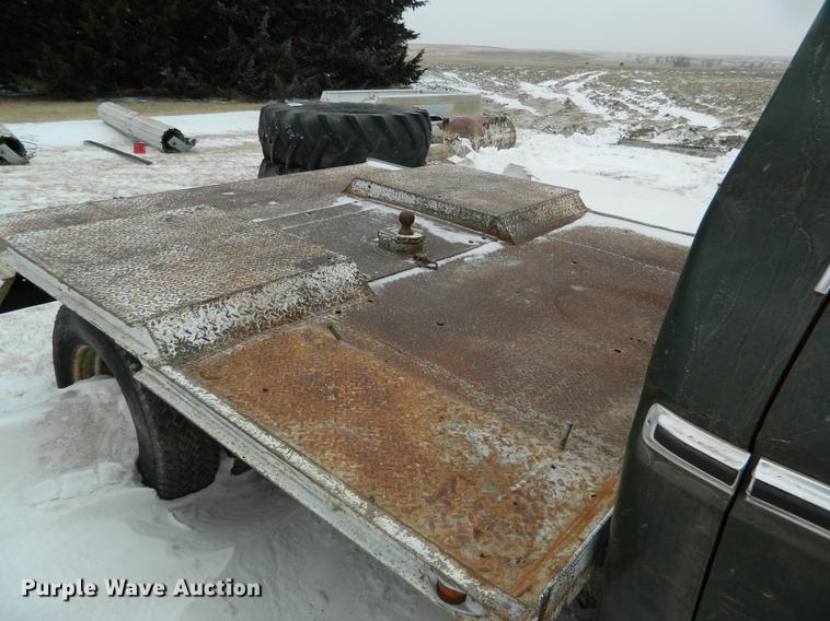 image for item DB6672 1975 Ford F350 flatbed pickup truck