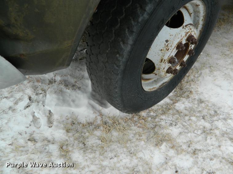 image for item DB6672 1975 Ford F350 flatbed pickup truck