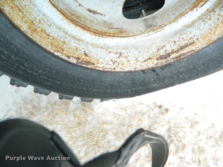 image for item DB6672 1975 Ford F350 flatbed pickup truck