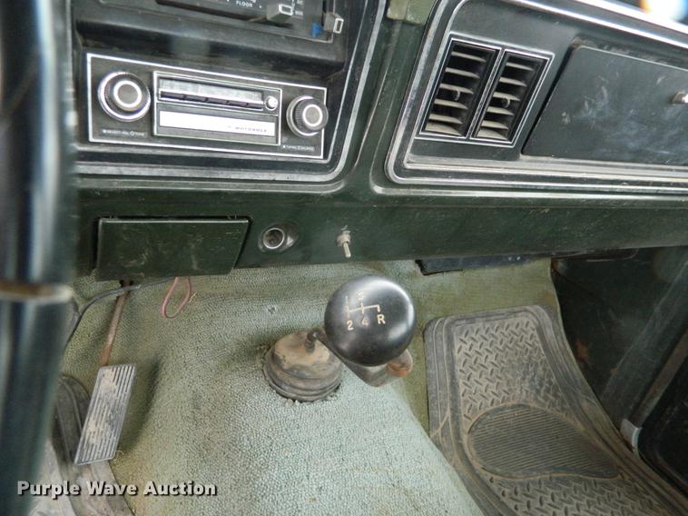 image for item DB6672 1975 Ford F350 flatbed pickup truck